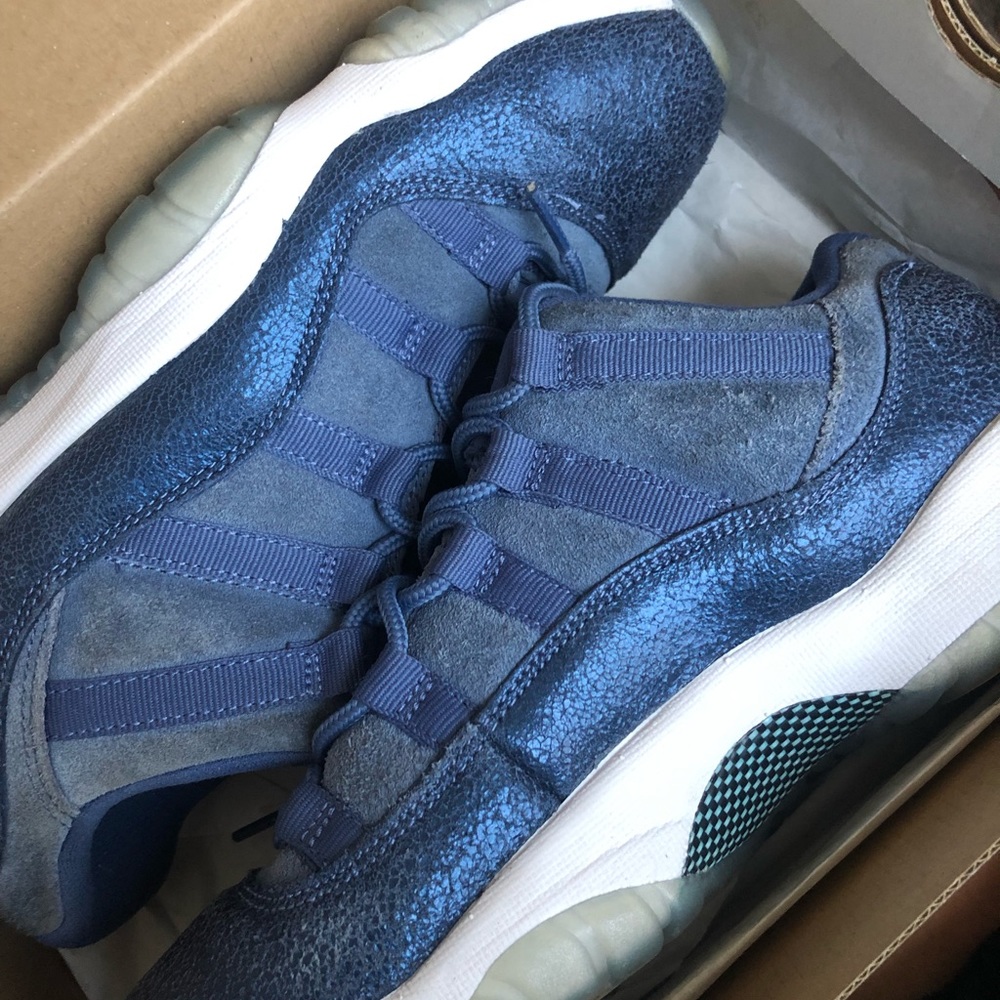 Suede jordan 11’s